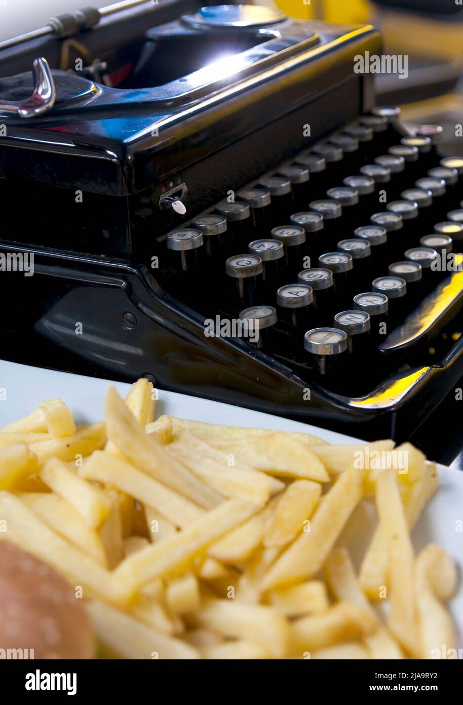 fifties style - hamburger and typewriter in an american bar Stock Photo