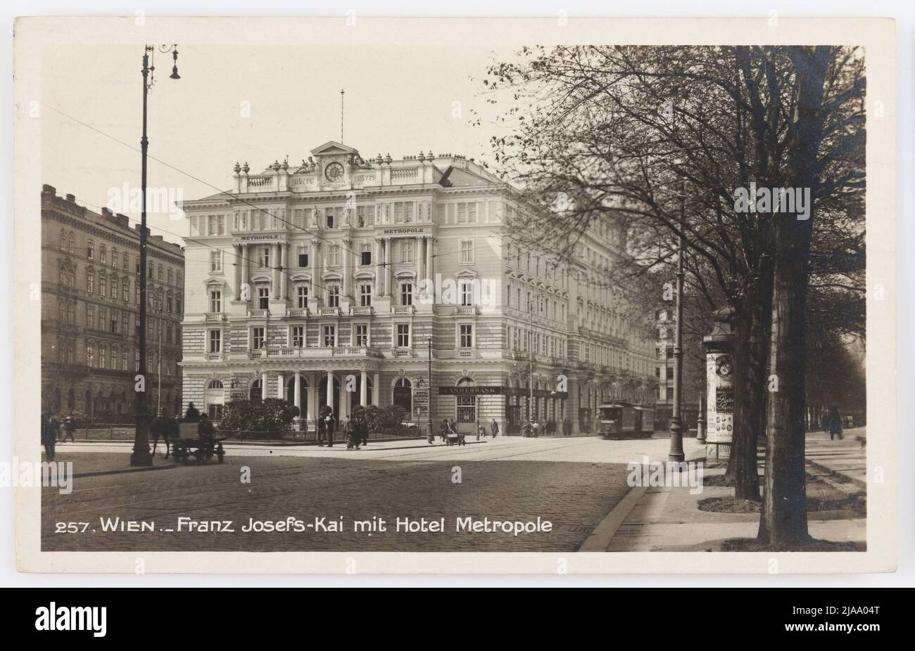 Vienna. - Franz Josefs-Kai with Hotel Metropolis. Iris-Kunstverlag, producer Stock Photo