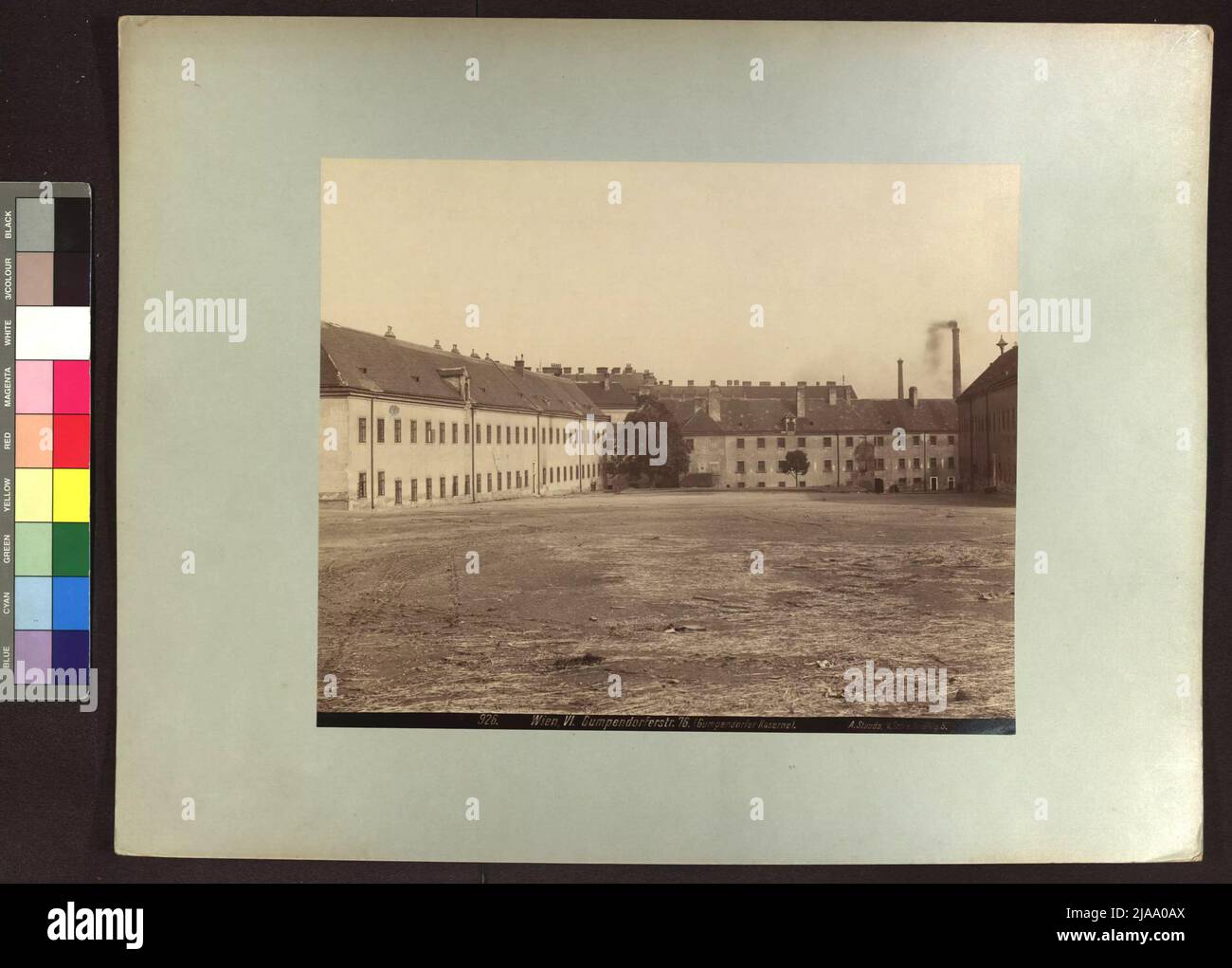 6., Gumpendorfer Straße 76 / Otto -Bauer -Gasse / Hirschengasse / Schmalzhofgasse - Gumpendorfer Kaserne - Kasernenhof. August Stauda (1861-1928), photographer Stock Photo