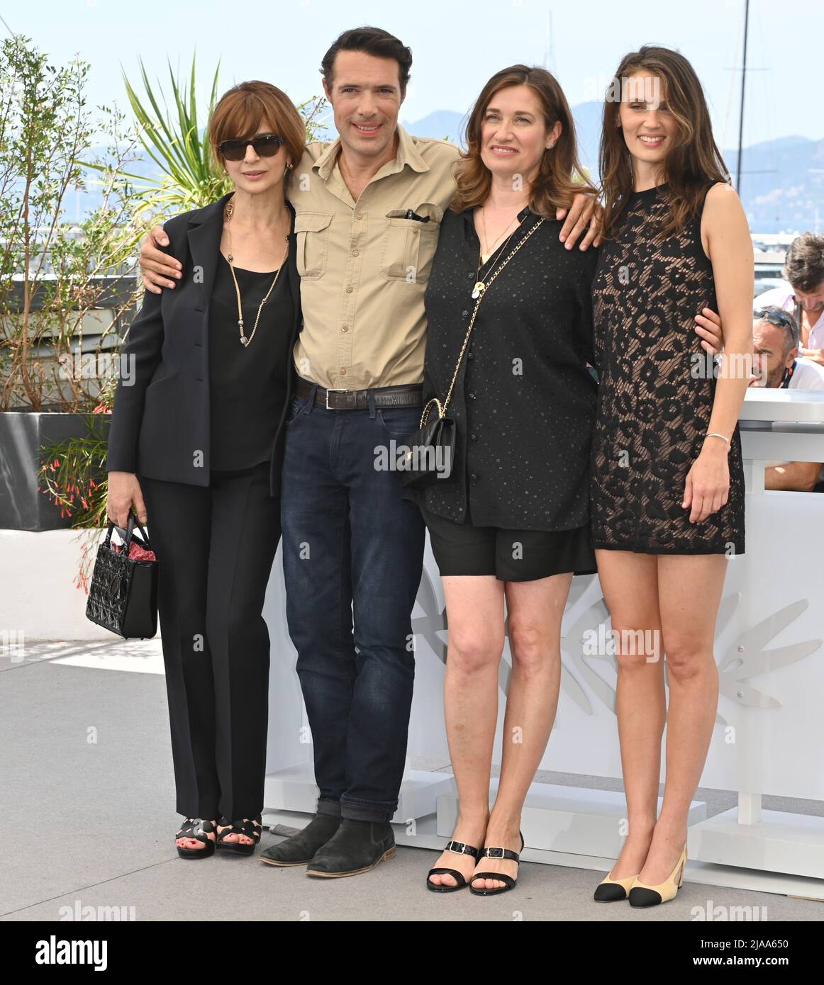 CANNES, FRANCE. May 17, 2022: Laura Morante, Nicolas Bedos, Emmanuelle  Devos, Marine Vacth & Pierre Niney at the photocall for Masquerade at the  75th Festival de Cannes. Picture: Paul Smith / Featureflash