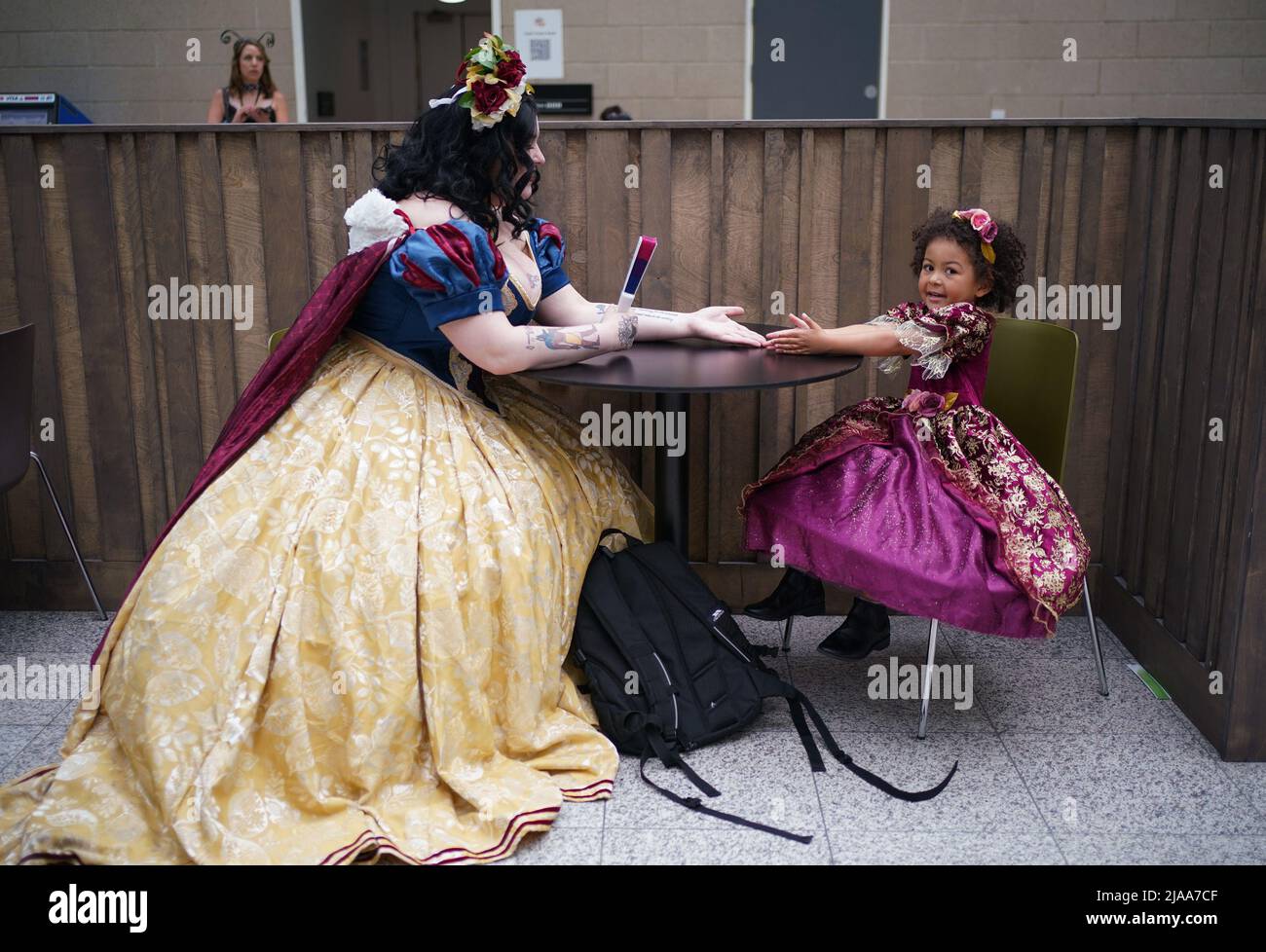 Mother and daughter cosplayers Revan Jordan (left), dressed as Snow White  and Bella, dressed as Rapunzel,, image size:1300x978