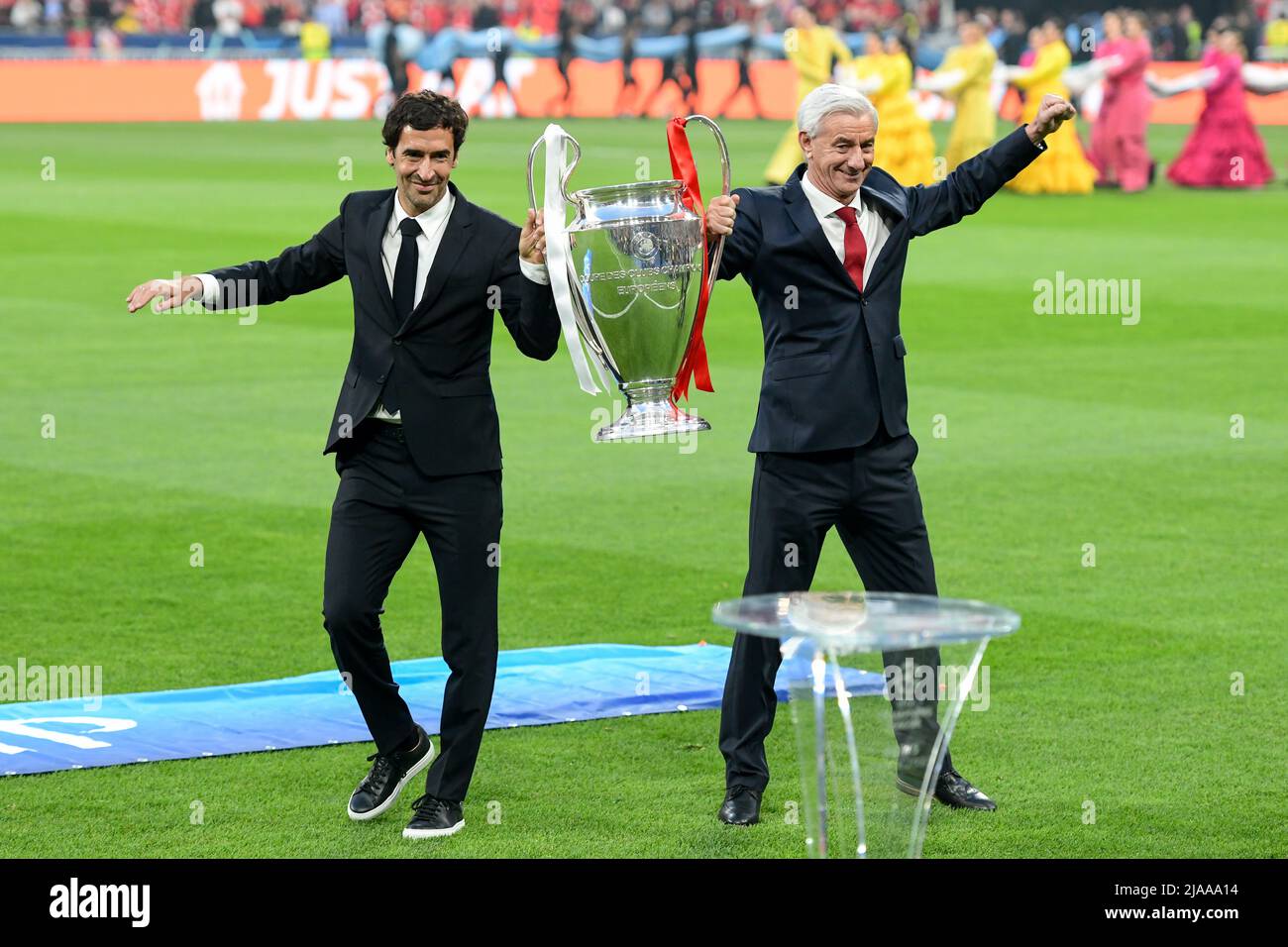 Paris, France. 28th May, 2022. Former Real Madrid player Raul (L) and  former Liverpool FC player Ian Rush (R) carry the trophy before the UEFA  Champions League final between Liverpool and Real