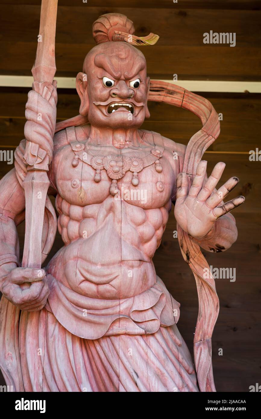 Nio Guardians at the Niomon Gate 仁王門 on the walking path up Mt. Misen