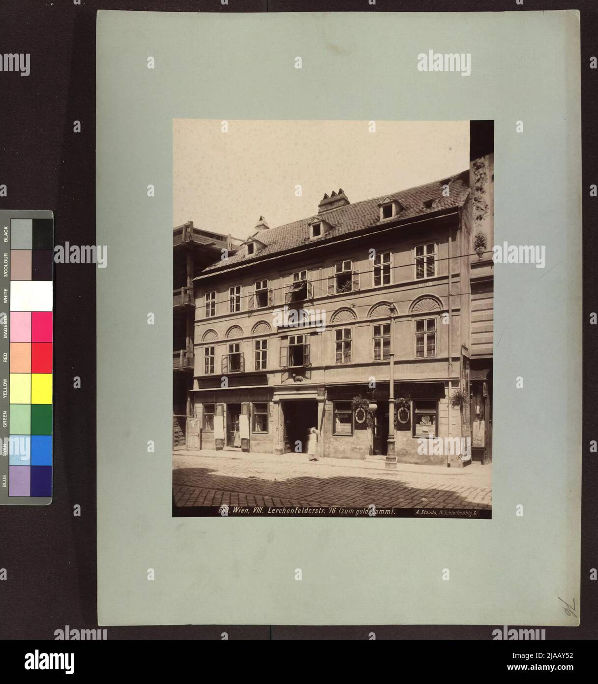 8., Lerchenfelder Straße 76 - 'Zum Goldenen Lamm'. August Stauda (1861-1928), photographer Stock Photo