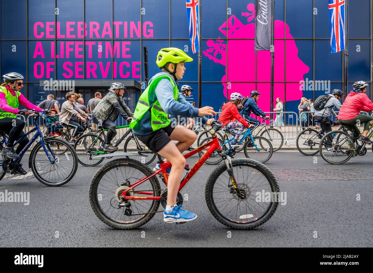 London, UK. 29th May, 2022. Passint the tribute to the Queen on her