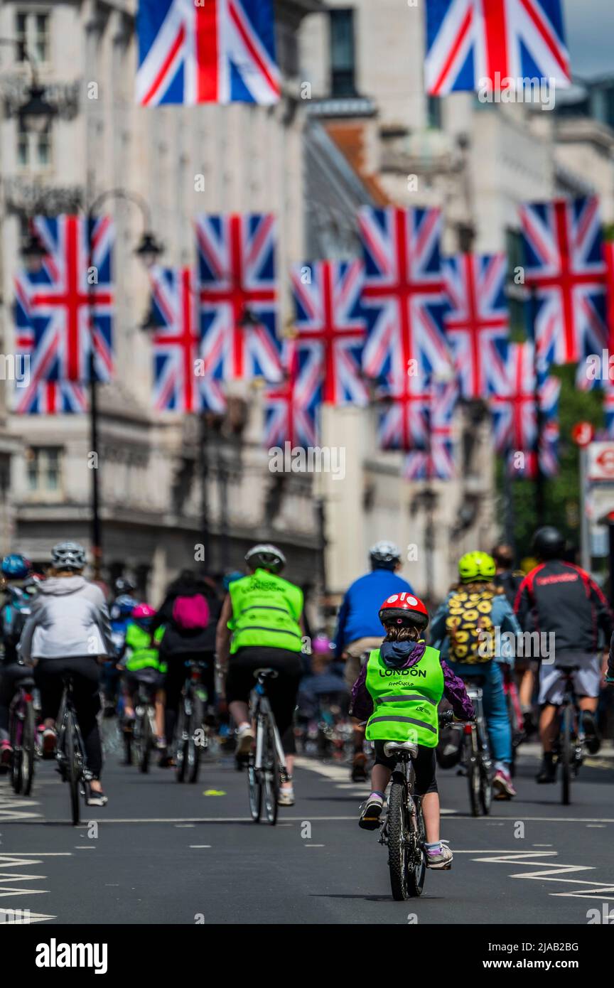 London, UK. 29th May, 2022. Passing up the Strand under Union Jack