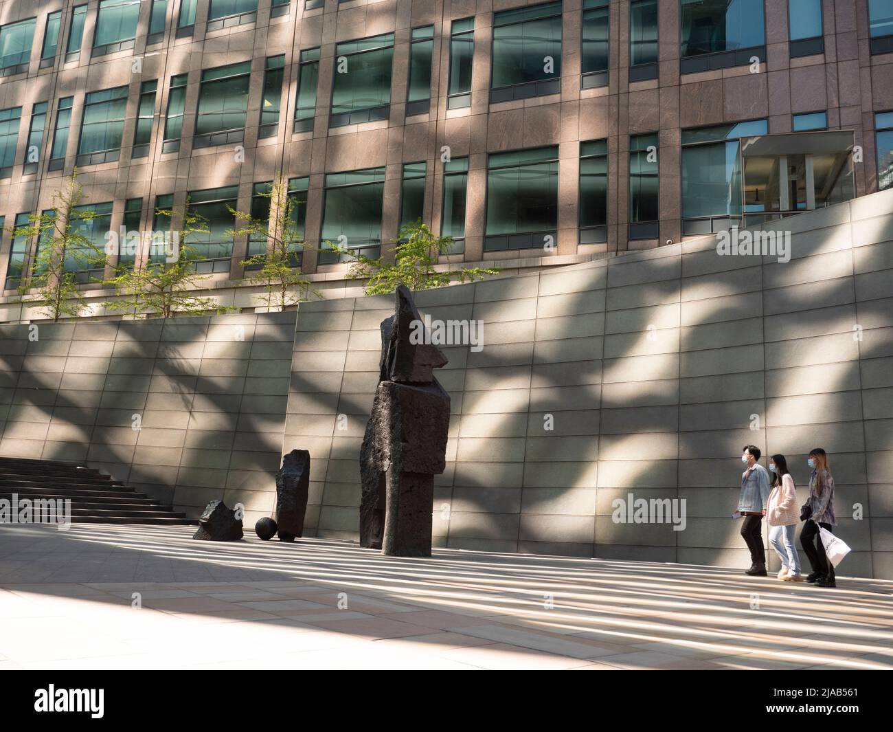 Broad Family sculpture by Xavier Corbero in Broadgate London made from ...