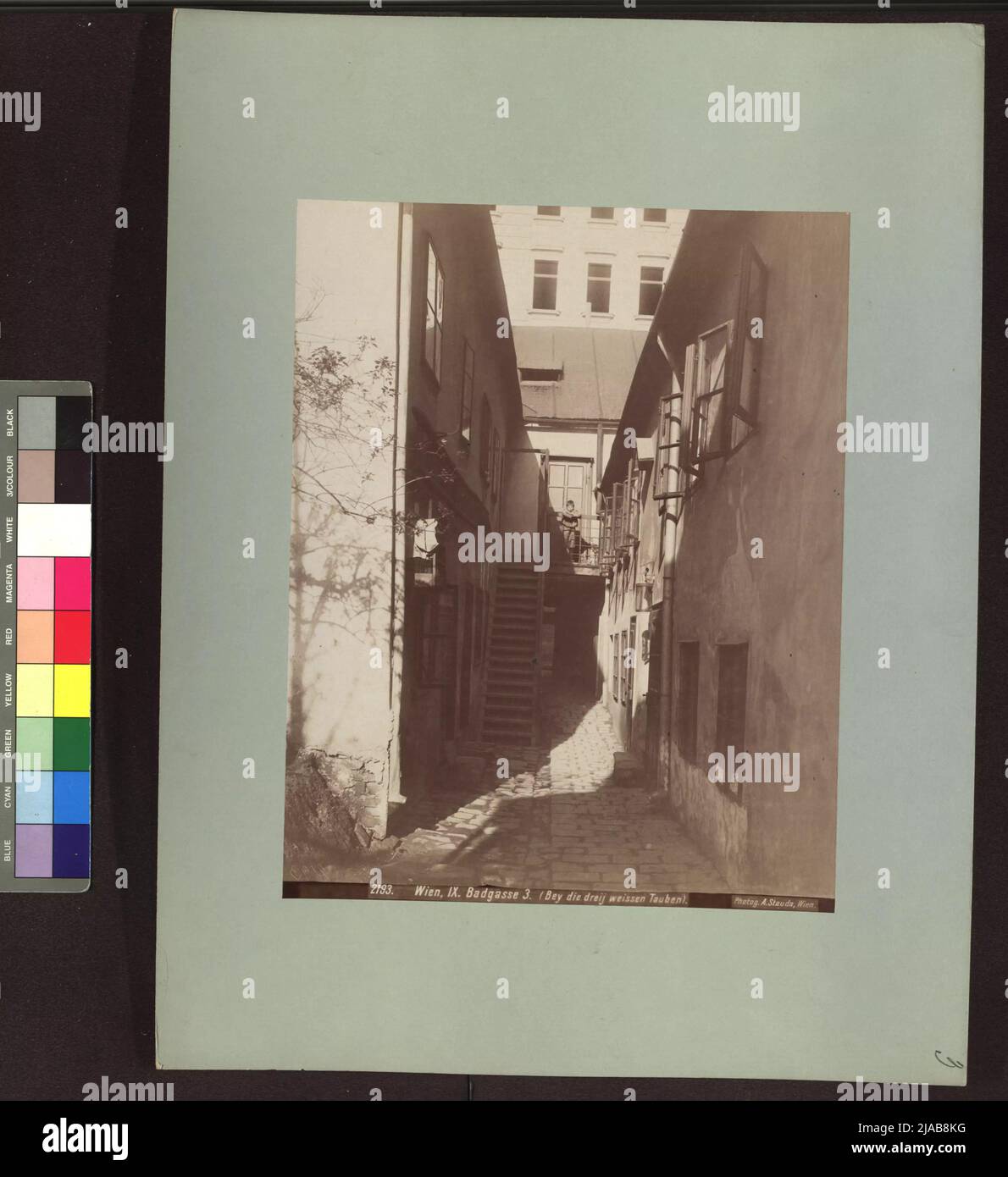 9., Badgasse 3 "To the 3 white pigeons" courtyard view. August