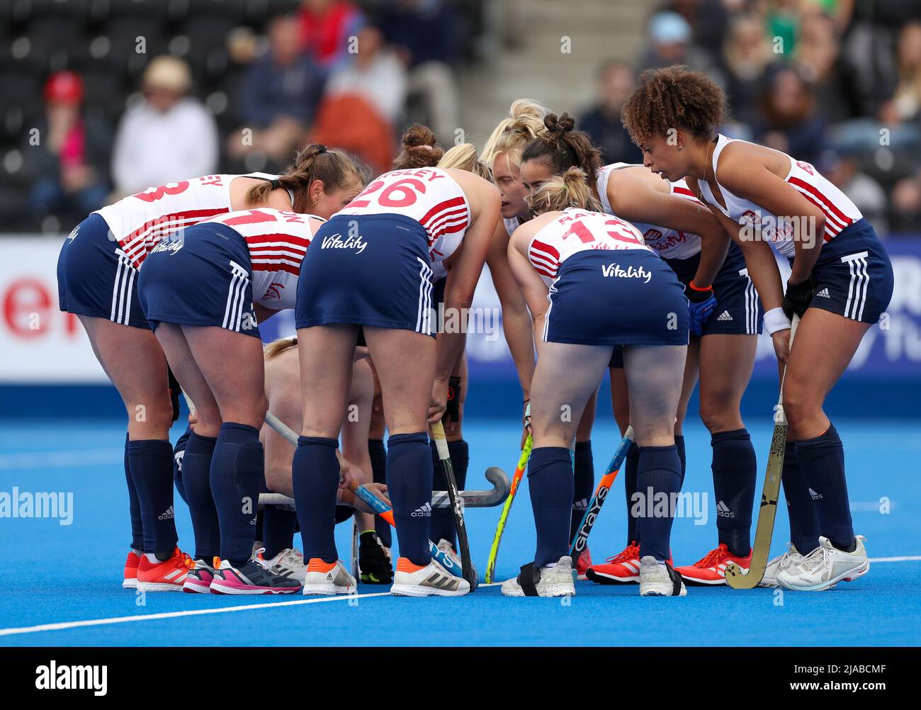 England players huddle during the FIH Hockey Pro League match at Lee Valley, London. Picture date: Sunday May 29, 2022. See PA story HOCKEY England Women. Photo credit should read: Bradley Collyer/PA Wire. RESTRICTIONS: Use subject to restrictions. Editorial use only, no commercial use without prior consent from rights holder. Stock Photo
