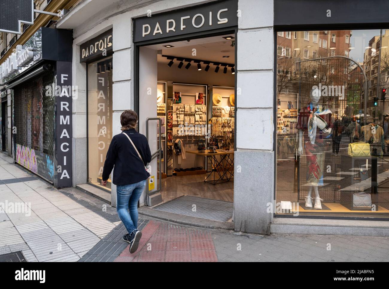 A pedestrian walks past the Portuguese women's accessories brand Parfois  store in Spain. (Photo by Xavi Lopez / SOPA Images/Sipa USA Stock Photo -  Alamy