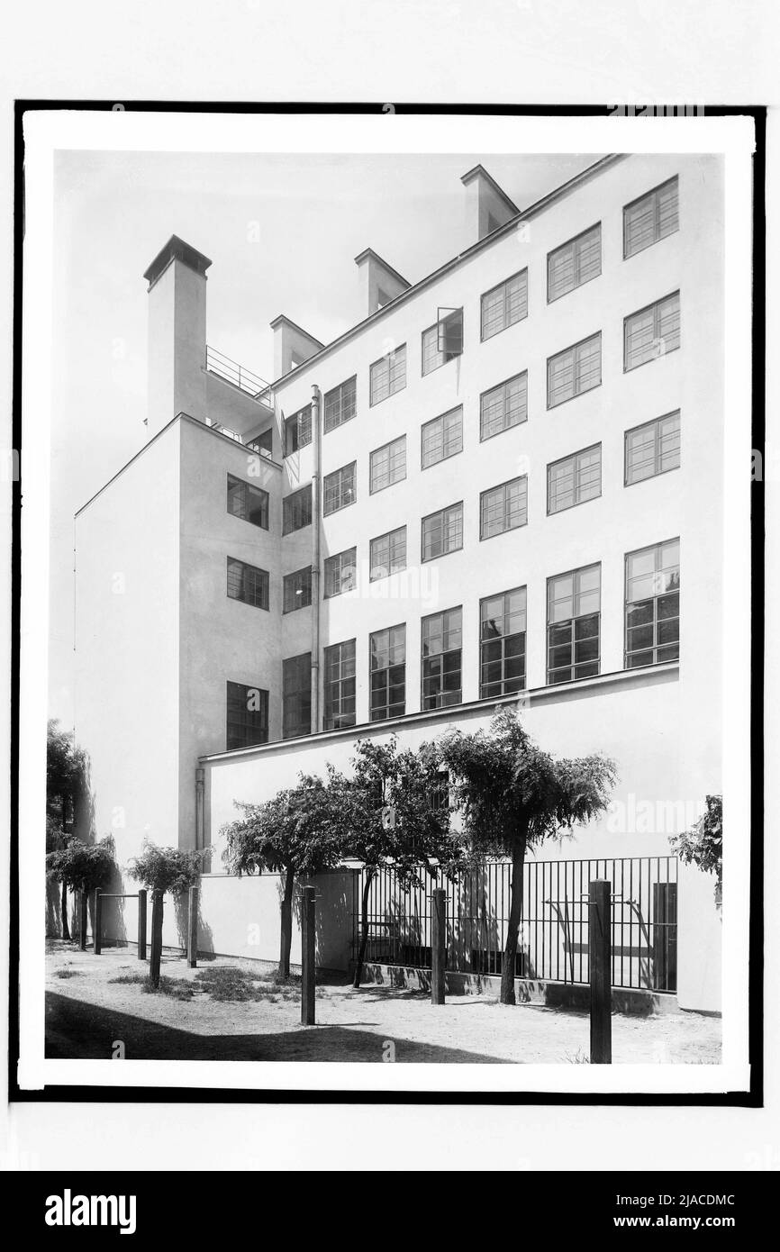 Dorotheum Floridsdorf, 21st, Pitkagasse 4, outdoor view. Martin Gerlach