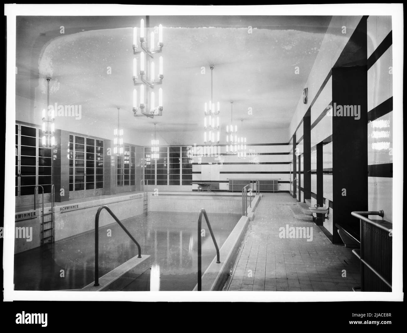 Indoor pool of the Südbahnhotel am Semmering: swimming pool (architect: Emil Hoppe and Otto Schönthal). Martin Gerlach jun. (1879-1944), Photographer, Emil Hoppe (1876-1957), Architect, Otto Schönthal (1878-1961), Architect Stock Photo