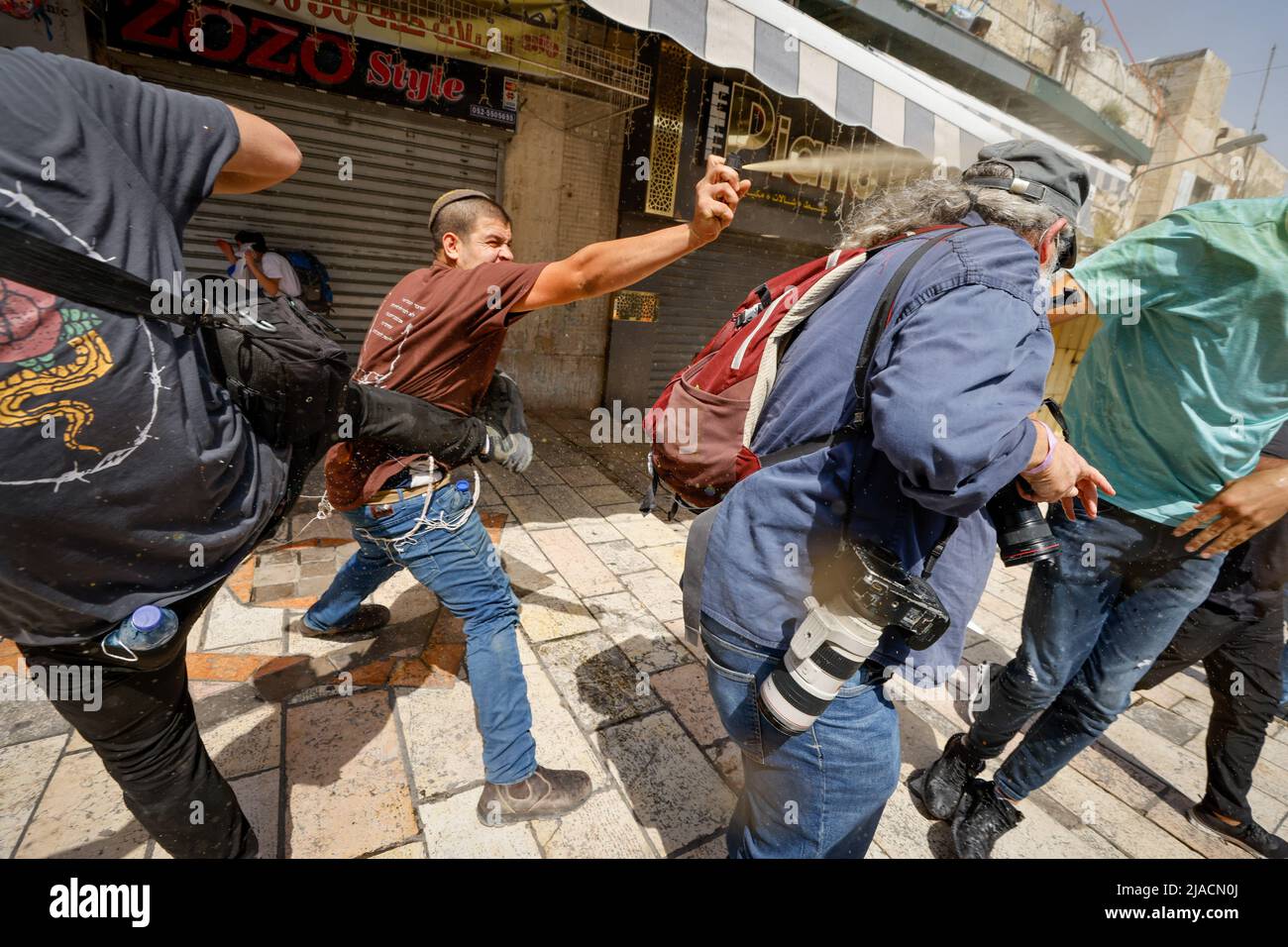 Jerusalem, Israel. 29th May, 2022. (220529) -- JERUSALEM, May 29, 2022 (Xinhua) -- A journalist is pepper sprayed by a Jewish marcher during the flag march at the Muslim Quarter in the Old City of Jerusalem, on May 29, 2022. The controversial flag march took place on Sunday to mark Jerusalem Day, which commemorates the unification of the city after Israel annexed East Jerusalem in 1967. (JINI via Xinhua) Credit: Xinhua/Alamy Live News Stock Photo