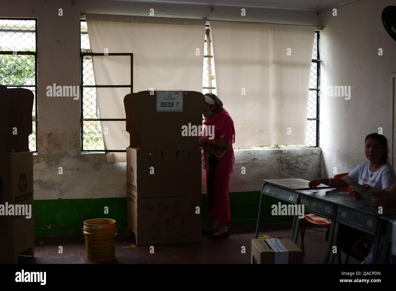 Villavicencio, Colombia. 29th May, 2022. People vote in shelters due to climate crisis in Villavicencio, Meta - Colombia during the 2022 Presidential elections on May 29, 2022. Photo by: Mario Toro Quintero/Long Visual Press Credit: Long Visual Press/Alamy Live News Stock Photo