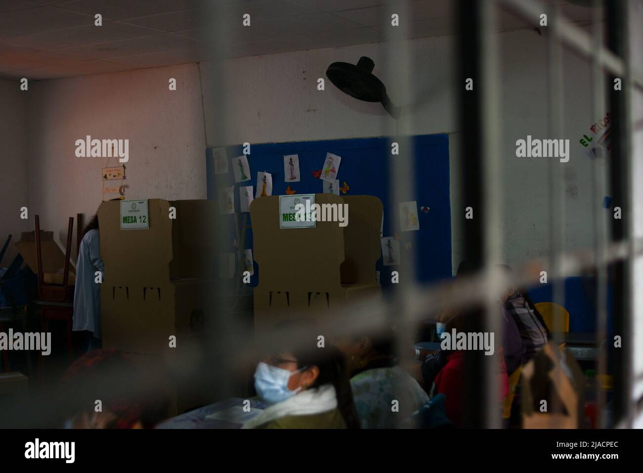 Villavicencio, Colombia. 29th May, 2022. People vote in shelters due to climate crisis in Villavicencio, Meta - Colombia during the 2022 Presidential elections on May 29, 2022. Photo by: Mario Toro Quintero/Long Visual Press Credit: Long Visual Press/Alamy Live News Stock Photo