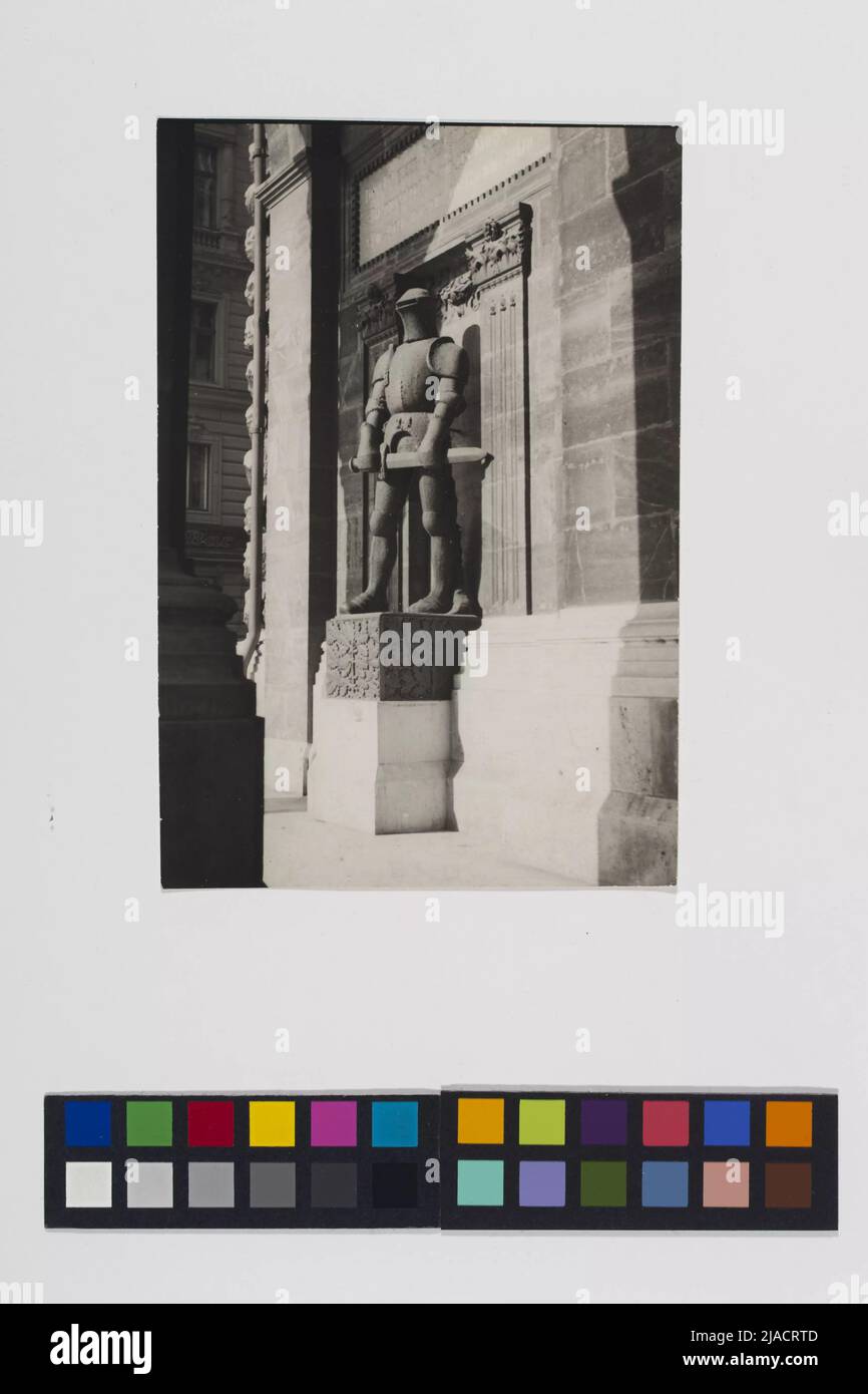 1st, Felderstraße 6 - monument 'Wehrmann in iron'. Bruno Reiffenstein (1869-1951), photographer Stock Photo