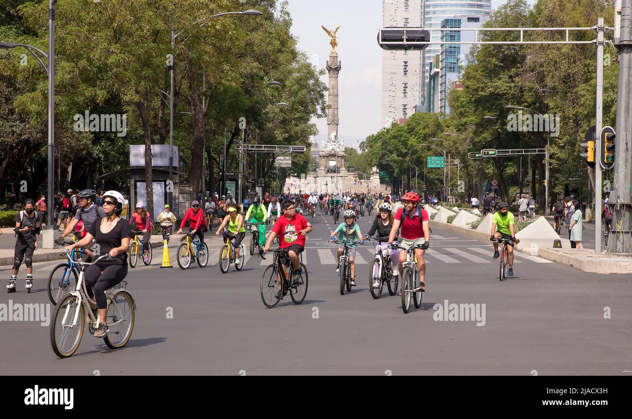 Cyclists, joggers and skaters on Mexico City's Avenida Paseo de la Reforma avenue when it is closed to motor traffic Stock Photo