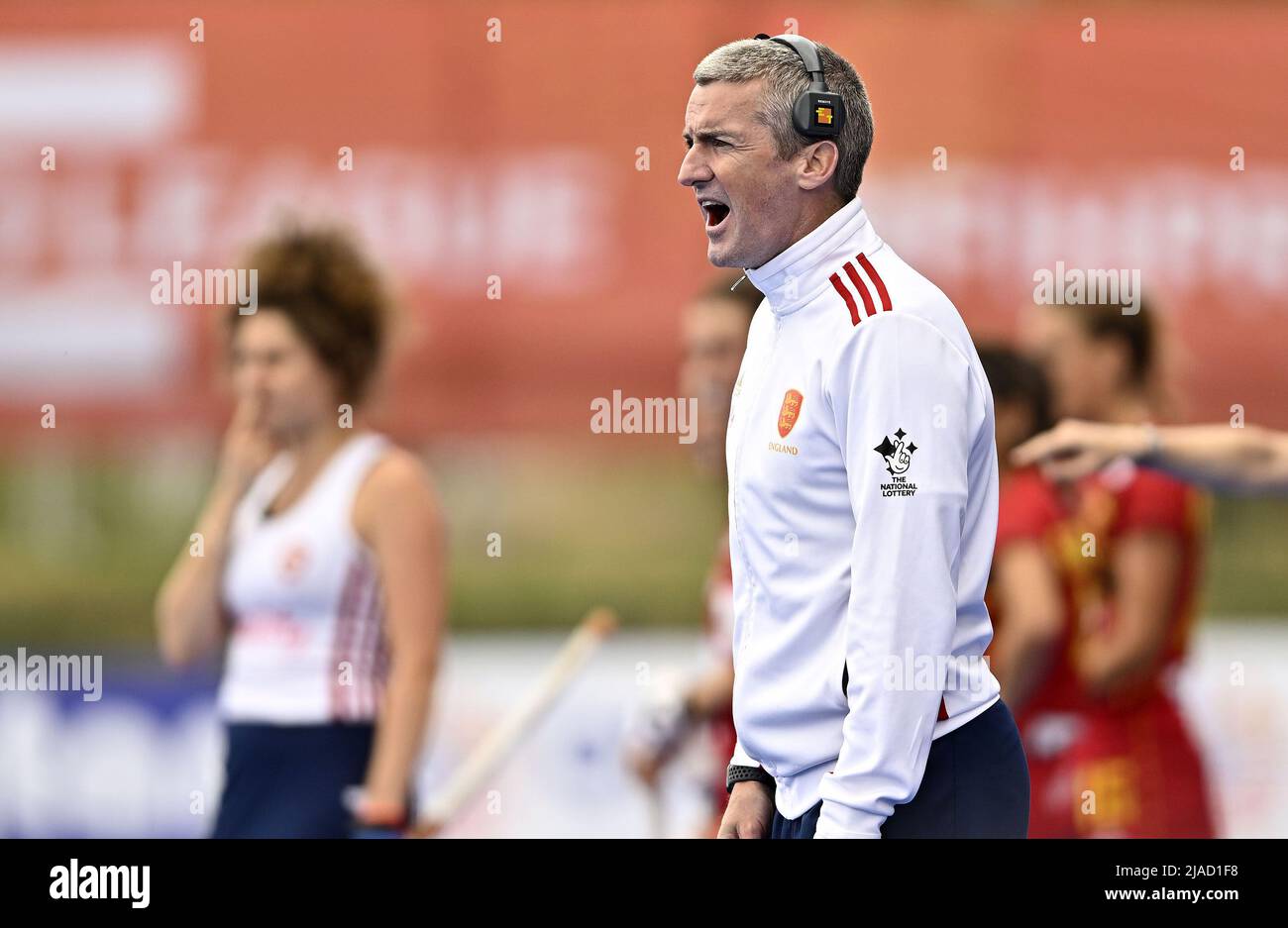 Stratford, United Kingdom. 29th May, 2022. England V Spain Womens FIH Pro League. Lee Valley Hockey centre. Stratford. David Ralph (England coach) shouts during the England V Spain Womens FIH Pro League hockey match. Credit: Sport In Pictures/Alamy Live News Stock Photo