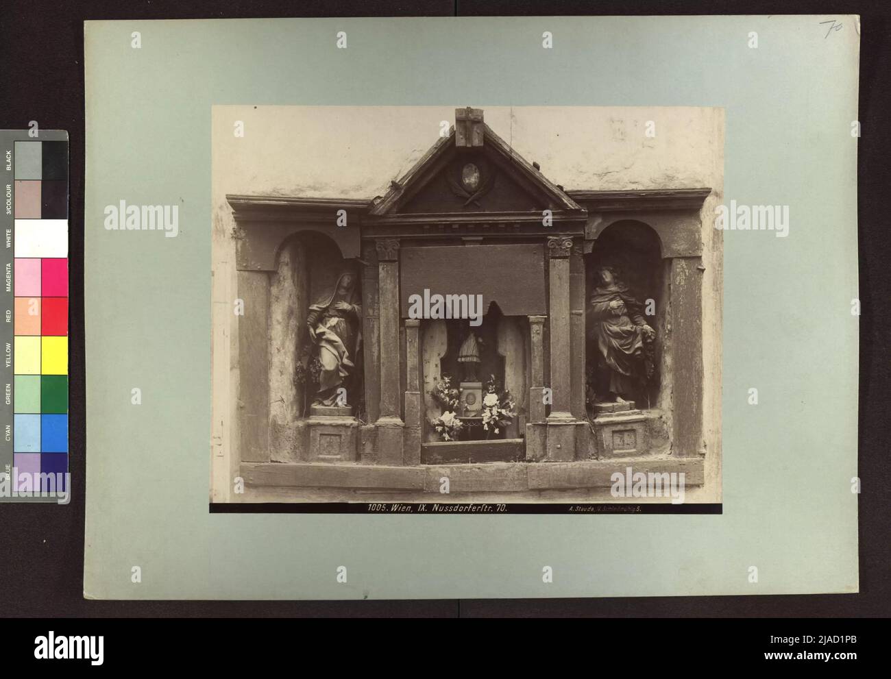 9., Nußdorfer Straße 70 facade detail sculptures. August Stauda