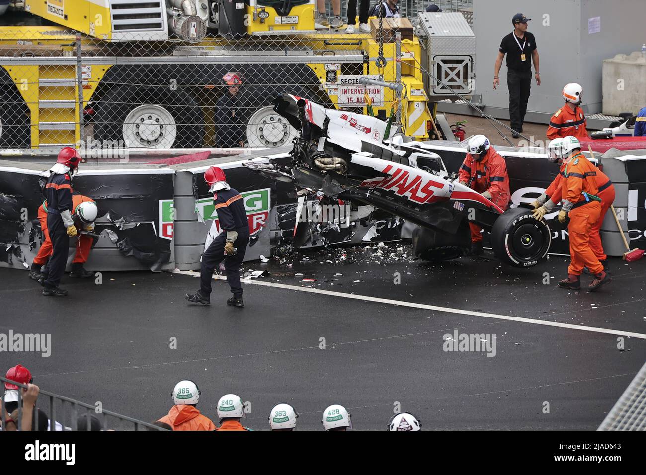 crash, accident, 47 SCHUMACHER Mick (ger), Haas F1 Team VF22 Ferrari