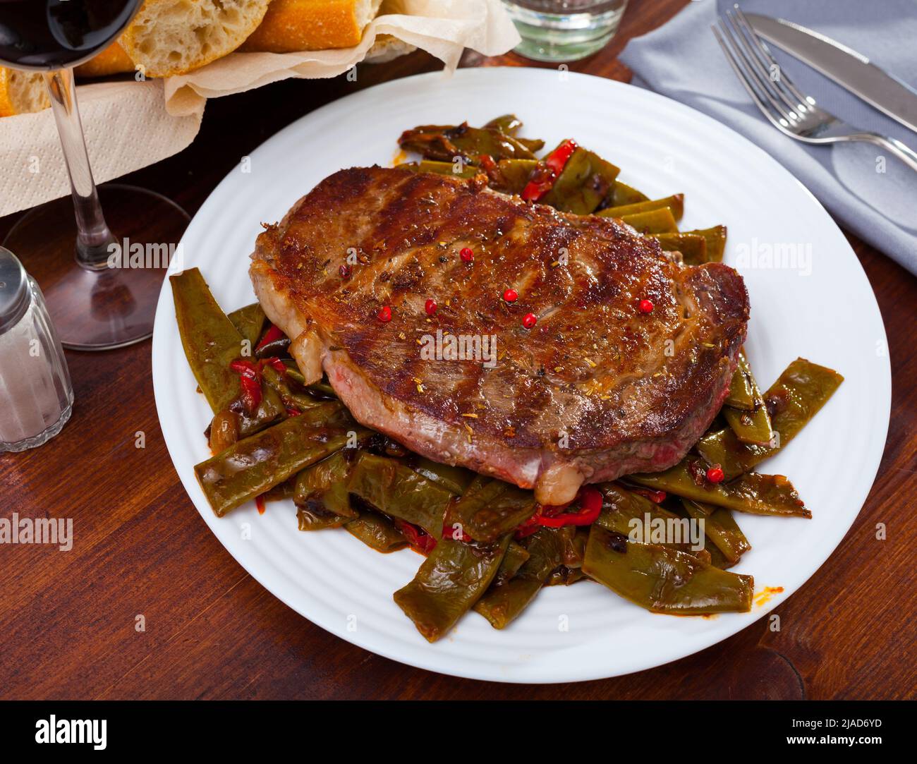 Grilled beef with stewed green beans and pepper Stock Photo Alamy