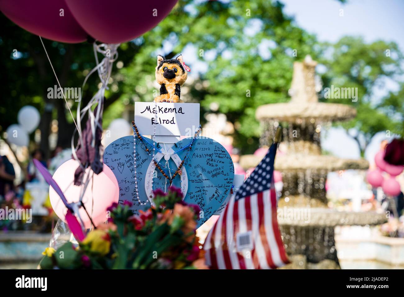 Uvalde, Texas, USA. 28th May, 2022. A cross memorial for Makenna Lee Elrod,  10, in the town square in Uvalde, Texas, Saturday, May 28, 2022. Makenna  was killed in a shooting a