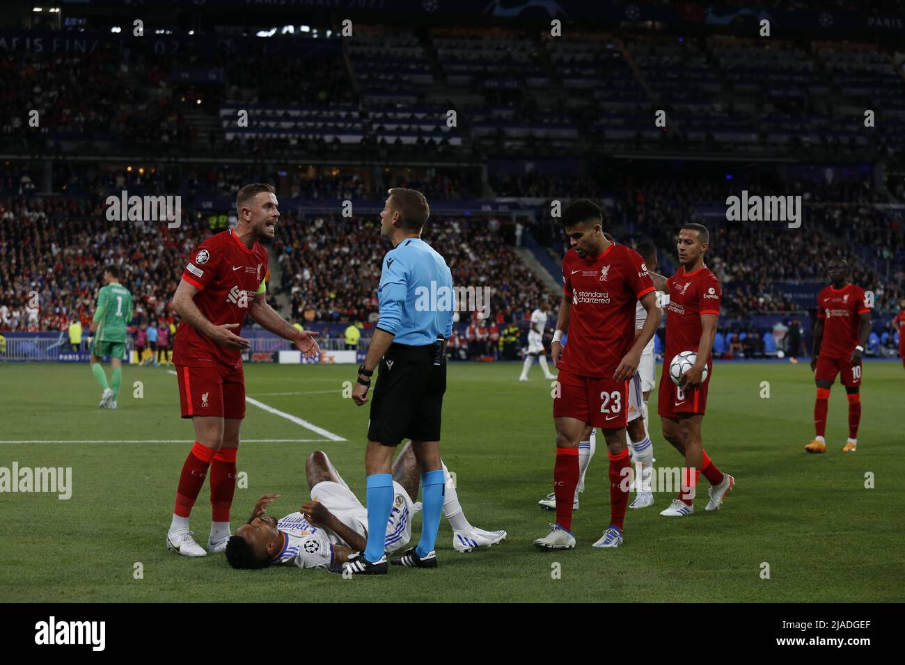 Paris, France. 29th May, 2022. Jordan Henderson of Liverpool FC reacts to the referee during the UEFA Champions League final match between Liverpool FC and Real Madrid at Stade de France. Final score; Real Madrid 1:0 Liverpool. Credit: SOPA Images Limited/Alamy Live News Stock Photo