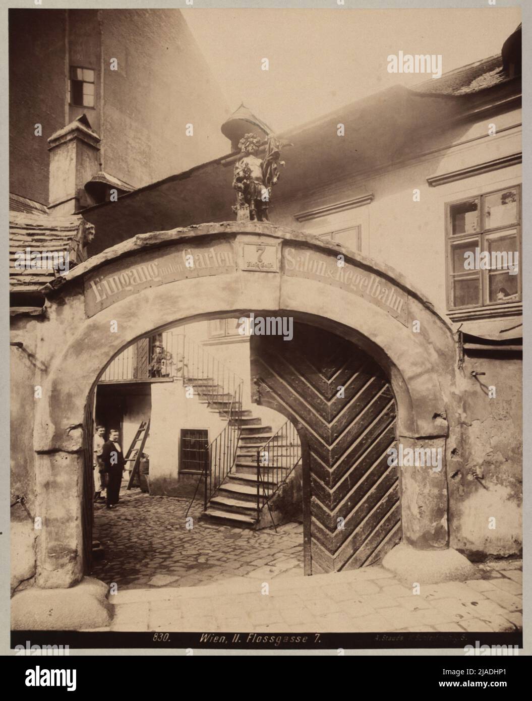 2nd, Floßgasse 7 - 'Zum Holy Florian' portal. August Stauda (1861-1928), photographer Stock Photo