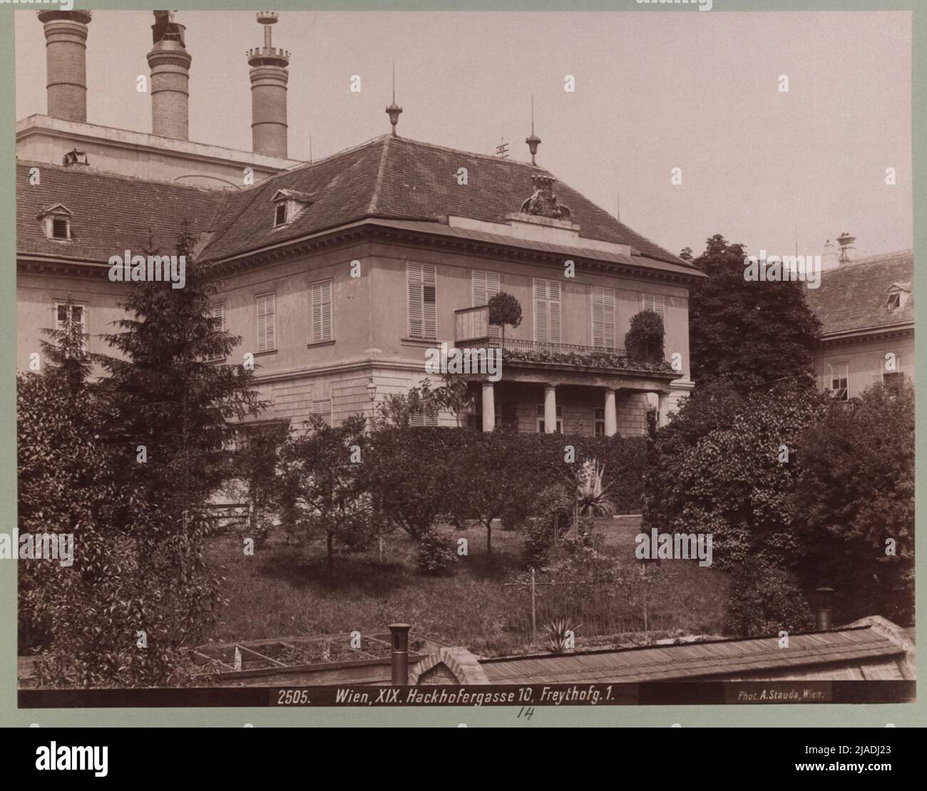 19., Freihofgasse 1 / Hackhofergasse 14 - Freihof - Gartenite. August  Stauda (1861-1928), photographer Stock Photo - Alamy