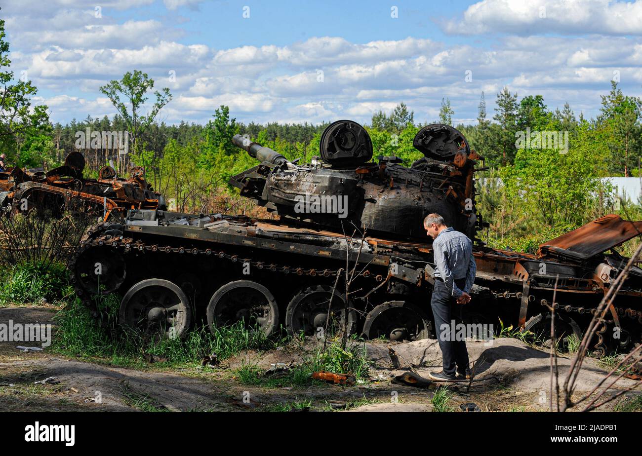Dmytrivka, Ukraine. 29th May, 2022. A man looks at a destroyed Russian tank at Dmytrivka village near the Ukrainian capital Kyiv. Russia invaded Ukraine on 24 February 2022, triggering the largest military attack in Europe since World War II. Credit: SOPA Images Limited/Alamy Live News Stock Photo
