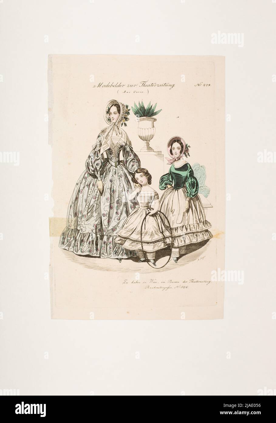 Three elegant figures hi-res stock photography and images - Alamy
