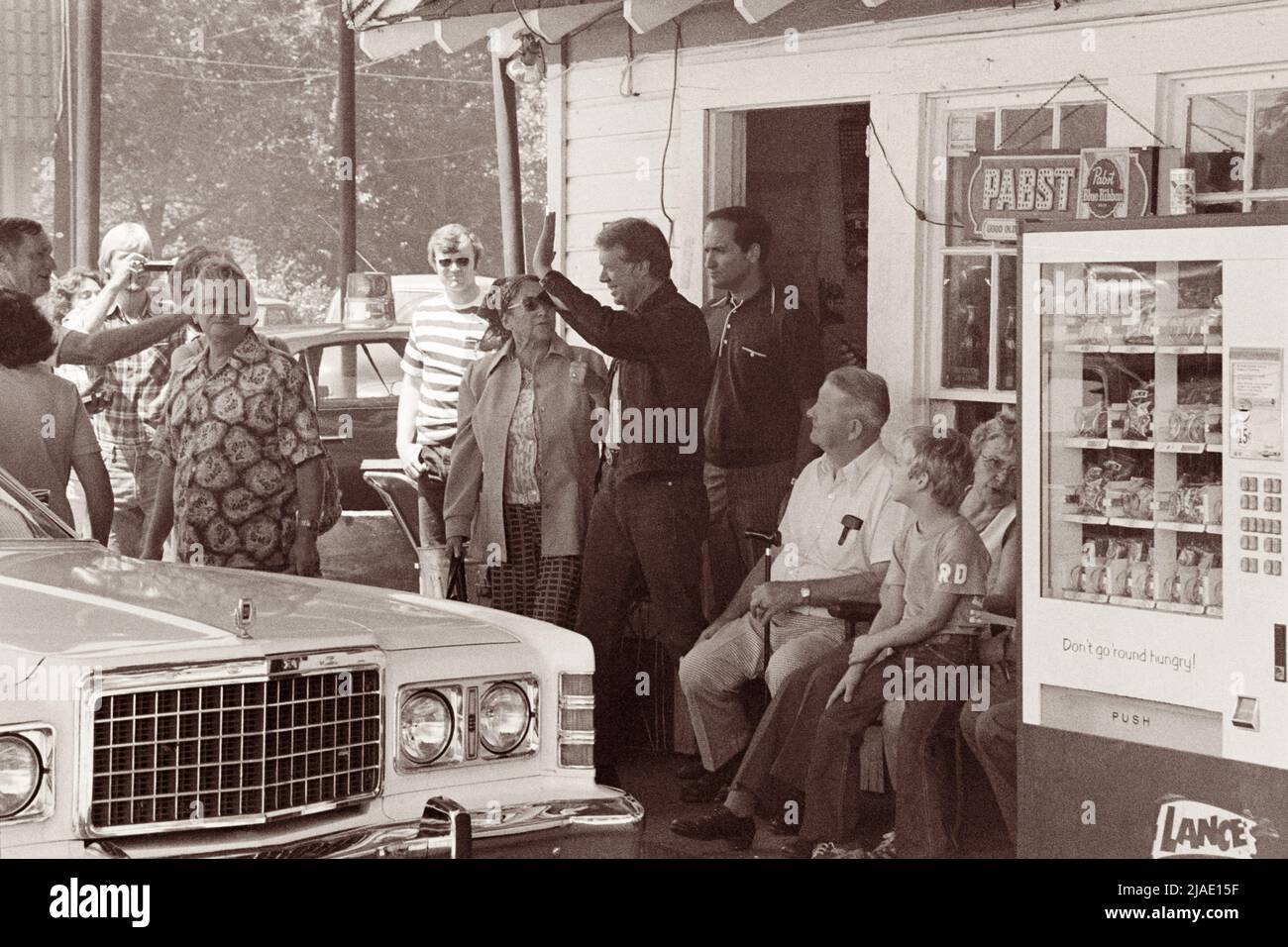 Jimmy Carter makes a campaign stop at his brother Billy's gas station in their hometown of Plains, Georgia. (USA) Stock Photo