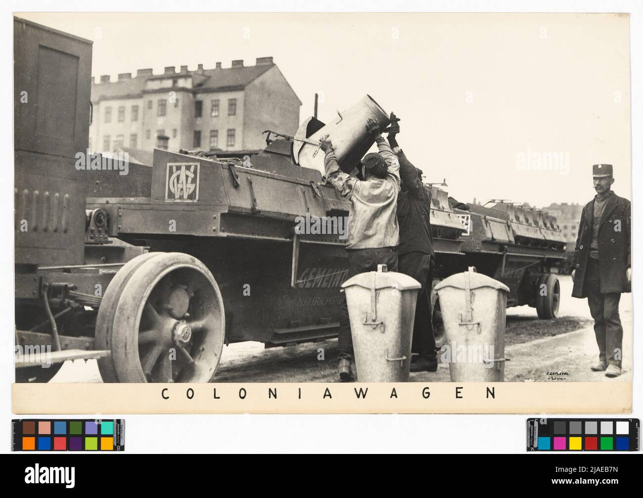 Colonia car - trailer car - when filling the buckets. Carl (Karl) Zapletal (1876-1941), photographer Stock Photo