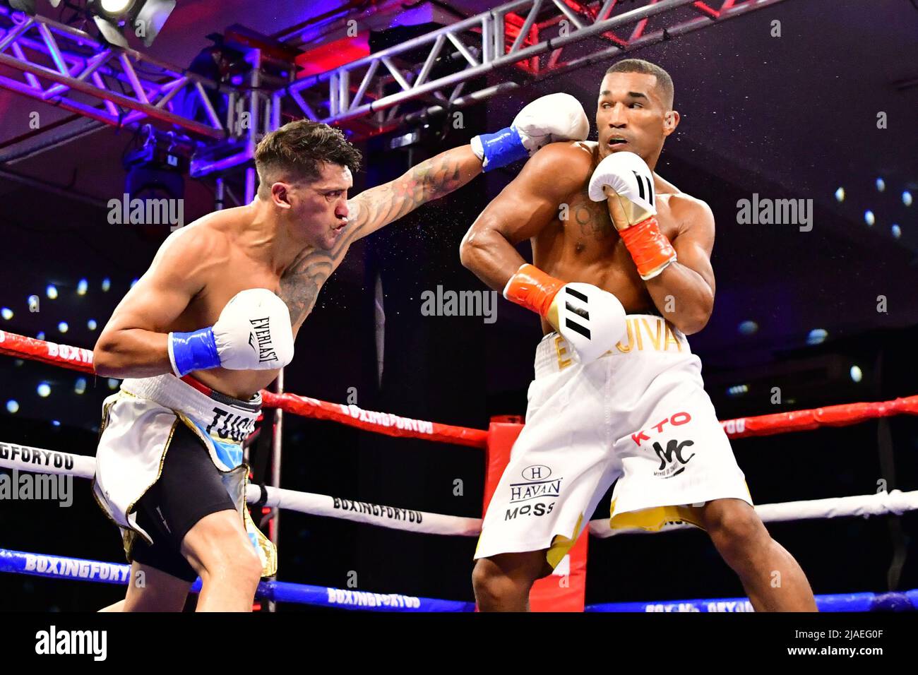 SAO PAULO, BRAZIL - May 29: (L-R) Cristian Fabian “El Tuca” Rios punches Esquiva Falcão in their super middleweight bout during Boxing For You 11 Event at Arena de Lutas on May 29, 2022 in São Paulo, SP, Brazil (Photo by Leandro Bernardes/Pximages) Credit: Px Images/Alamy Live News Stock Photo