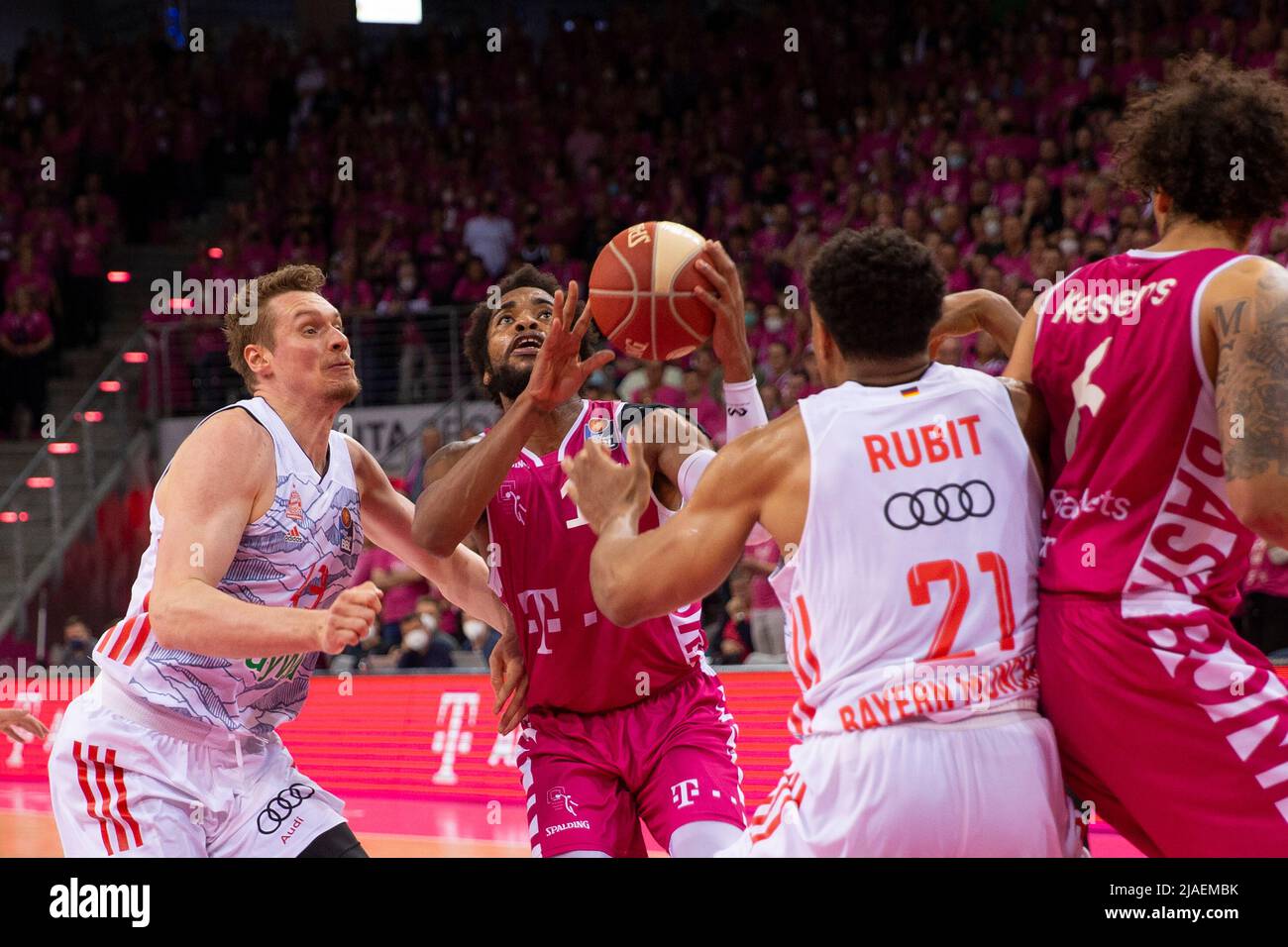 Bonn, Deutschland. 28th May, 2022. Javontae HAWKINS (BN, middle) on the  ball throwing at the basket, duels versus Leon RADOSEVIC (RADOÅ EVIAU)  (FCB, left) and Augustine RUBIT (FCB, right). Final score 68:80.