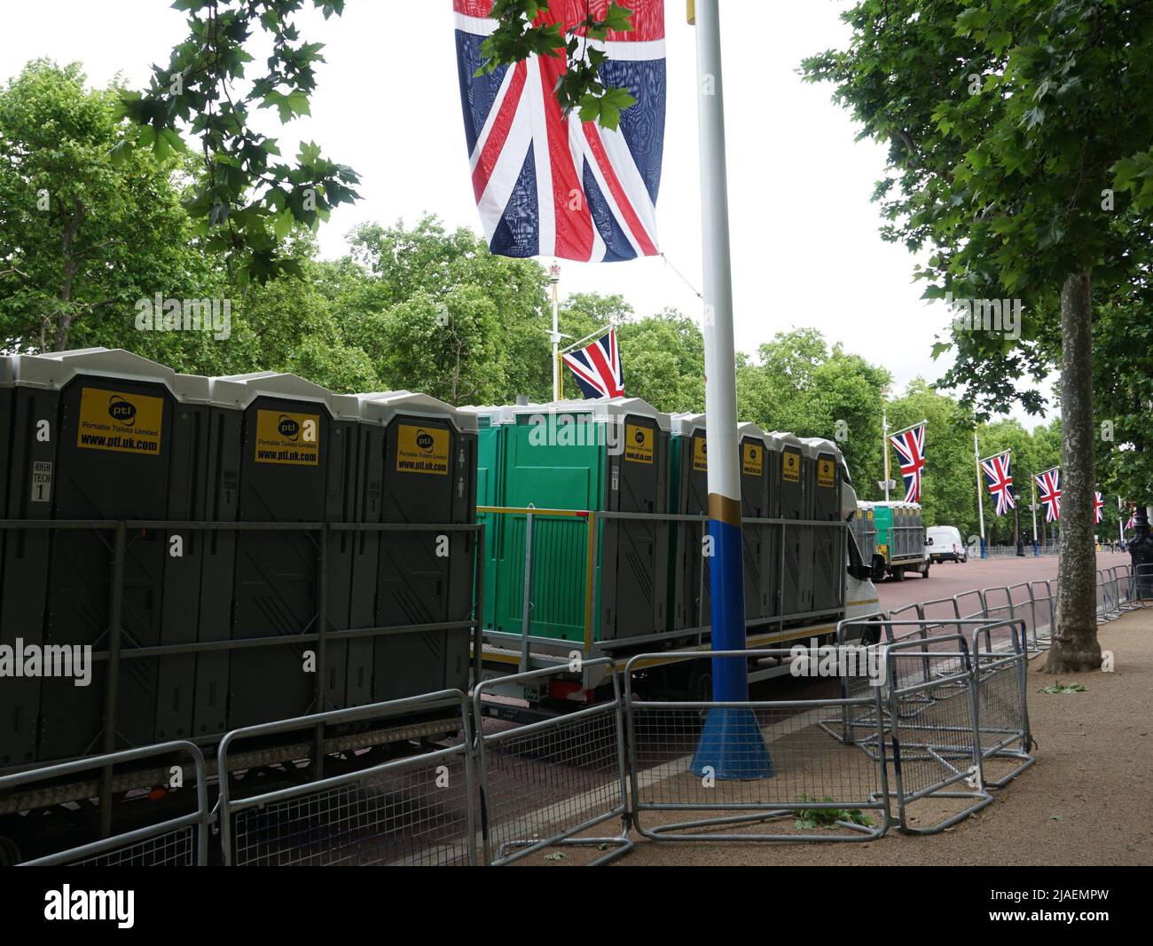 London, UK. 25th May, 2022. Mobile toilets will be unloaded on the "Mall" outside Buckingham ...