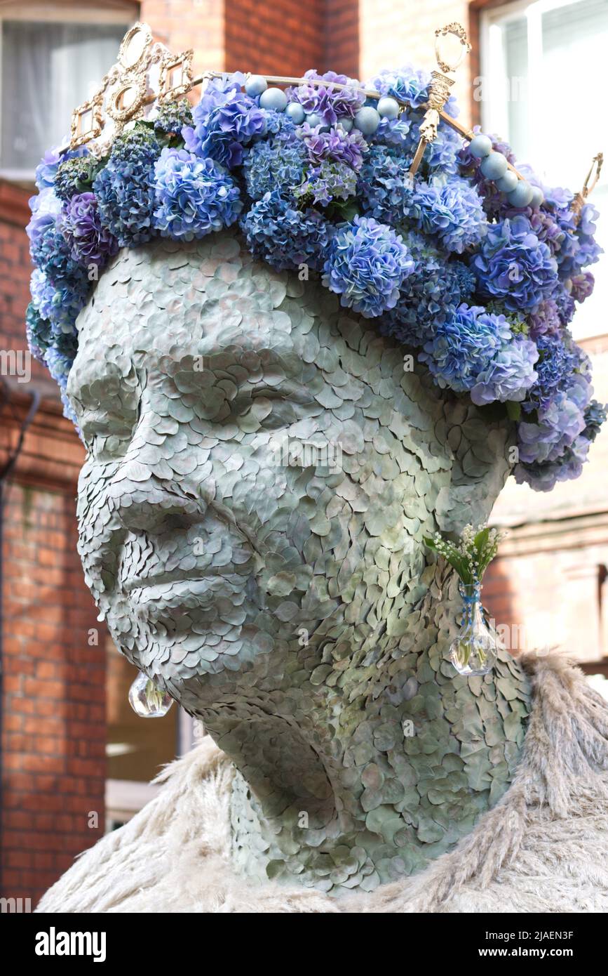 Bust of her majesty the Queen made from flowers Stock Photo