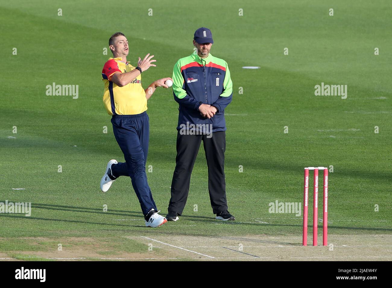 Daniel Sams in bowling action for Essex during Kent Spitfires vs Essex