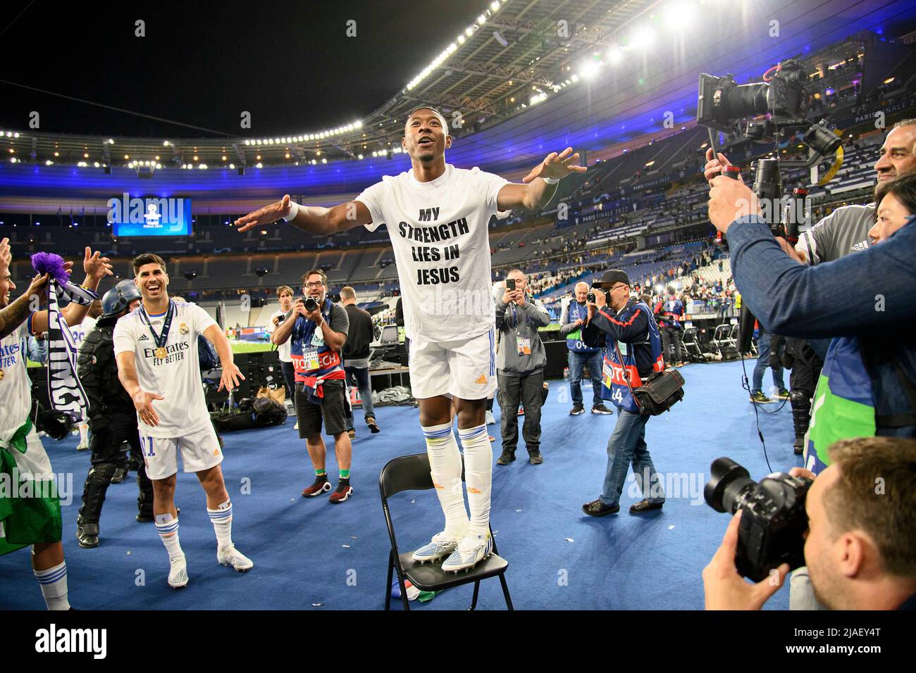 David Alaba of Real Madrid inspects the pitch with family during