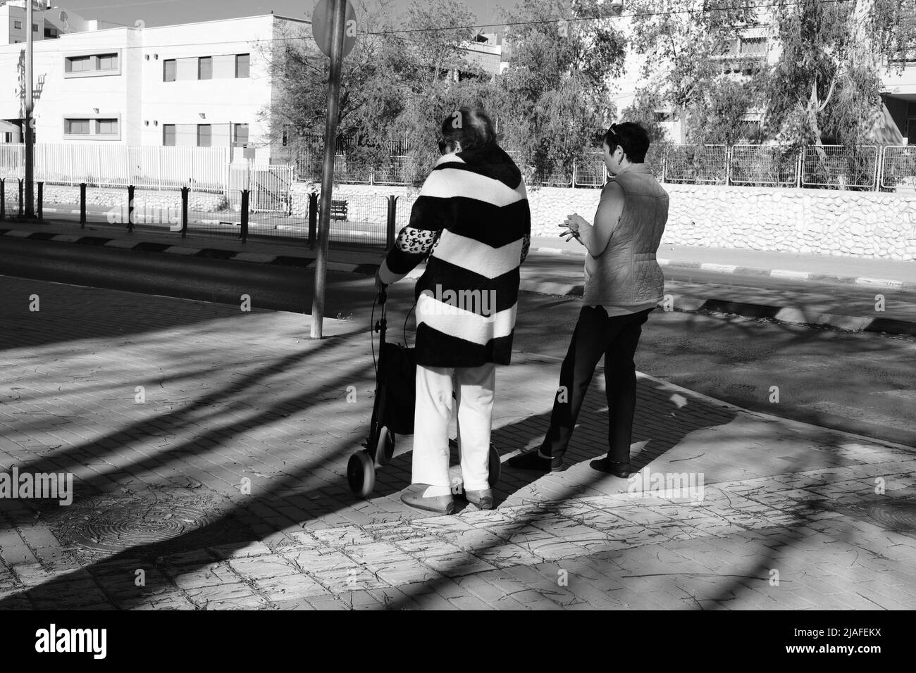 Black couple walking Black and White Stock Photos & Images - Alamy