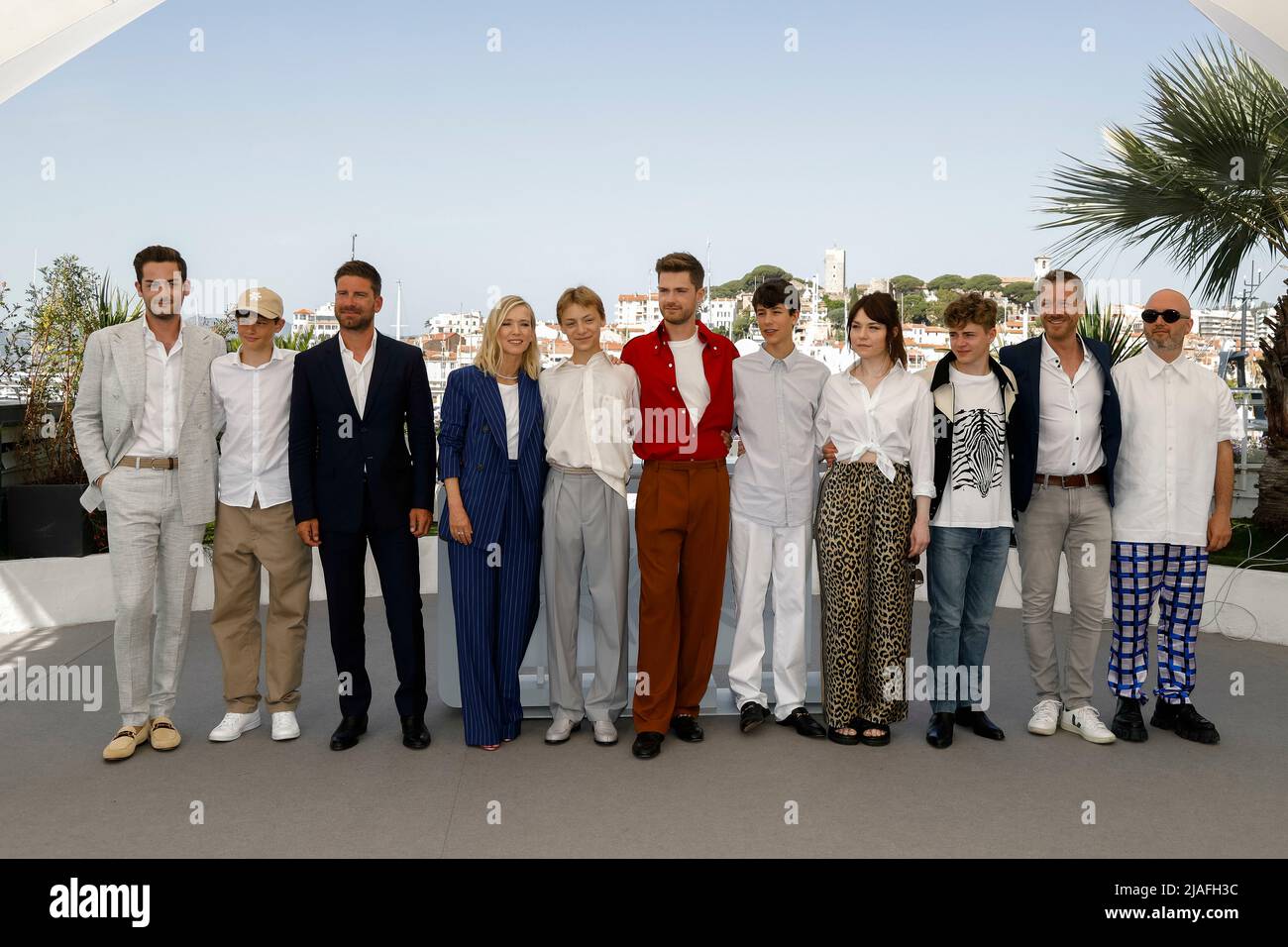 Marc Weiss (l-r), Leon Bataille, Kevin Janssens, Lea Drucker, Eden Dambrine, Lukas Dhont, Gustav De Waele, Emilie Dequenne, Igor van Dessel and Angelo Tijssens pose at the photocall of 'Close' during the 75th Cannes Film Festival, Festival de Cannes, at Palais des Festivals in Cannes, France, on 27 May 2022. Stock Photo