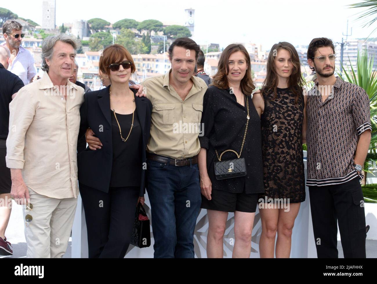 May 28, 2022, CANNES, France: CANNES, FRANCE - MAY 28: (L-R) FranÃ§ois Cluzet, Laura Morante, Nicolas Bedos, Emmanuelle Devos, Marine Vacth and Pierre Niney attend the photocall for ''Mascarade'' during the 75th annual Cannes film festival at Palais des Festivals on May 28, 2022 in Cannes, France. (Credit Image: © Frederick Injimbert/ZUMA Press Wire) Stock Photo