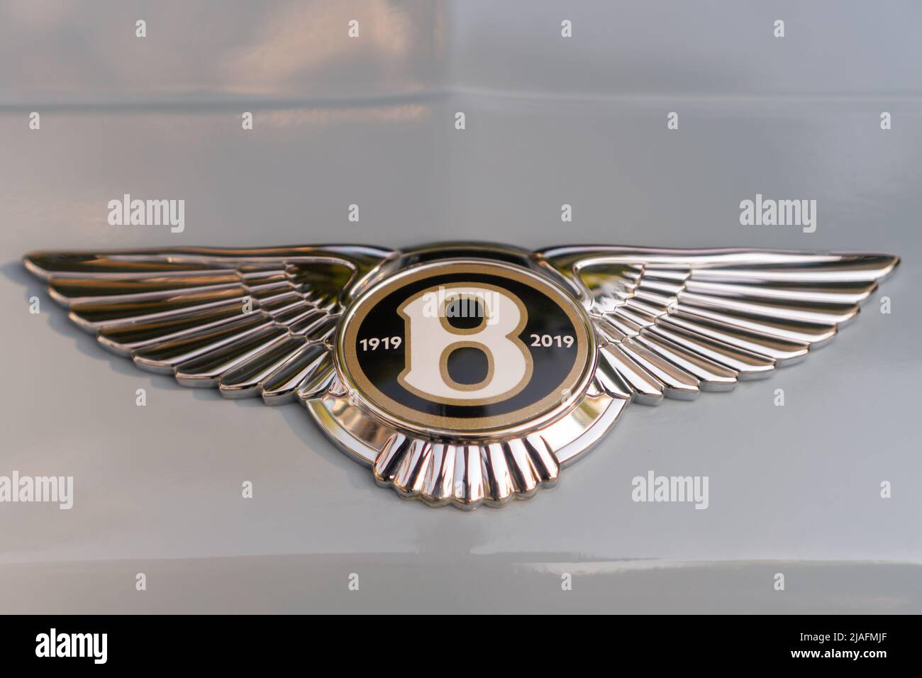 Bentley badge logo car hi-res stock photography and images - Alamy