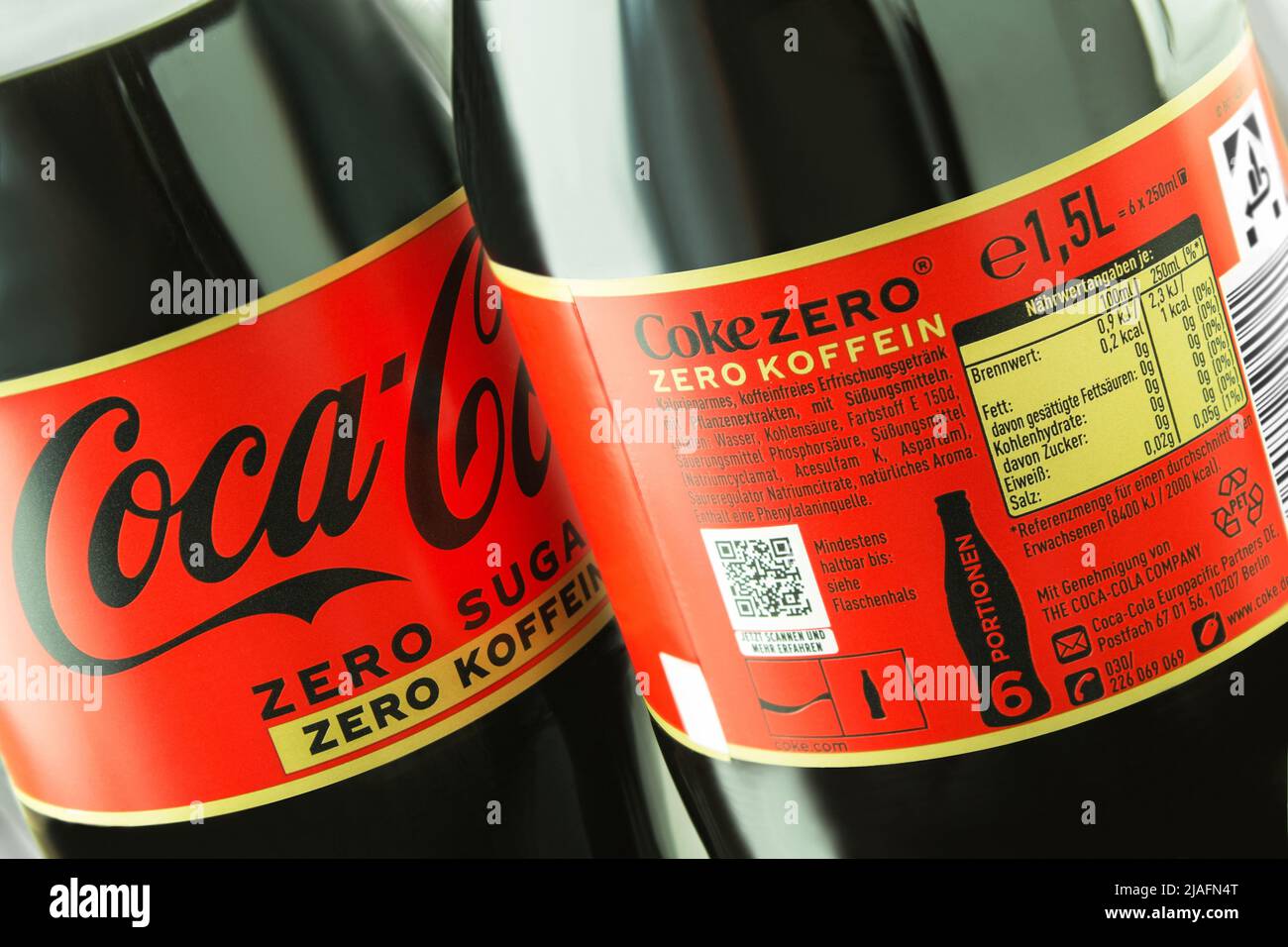 2 Flaschen Coca-Cola Zero Koffein Sugar 1,5 Liter Stock Photo