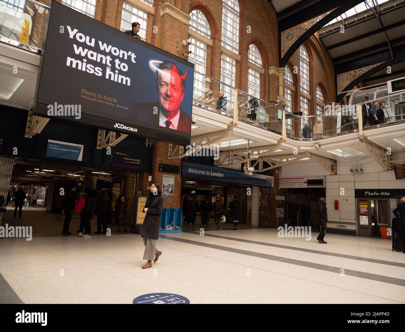 JC Decaux  outdoor out of home advertising screen with Talk TV advert featuring Piers Morgan. JCDecaux is the world's largest Out-of-Home advertising company Stock Photo