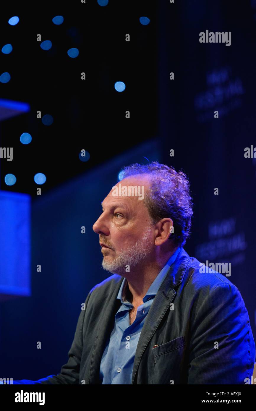 Hay-on-Wye, Wales, UK. 30th May, 2022. Giles Foden talks to Sameer Rahim at Hay Festival 2022, Wales. Credit: Sam Hardwick/Alamy. Stock Photo