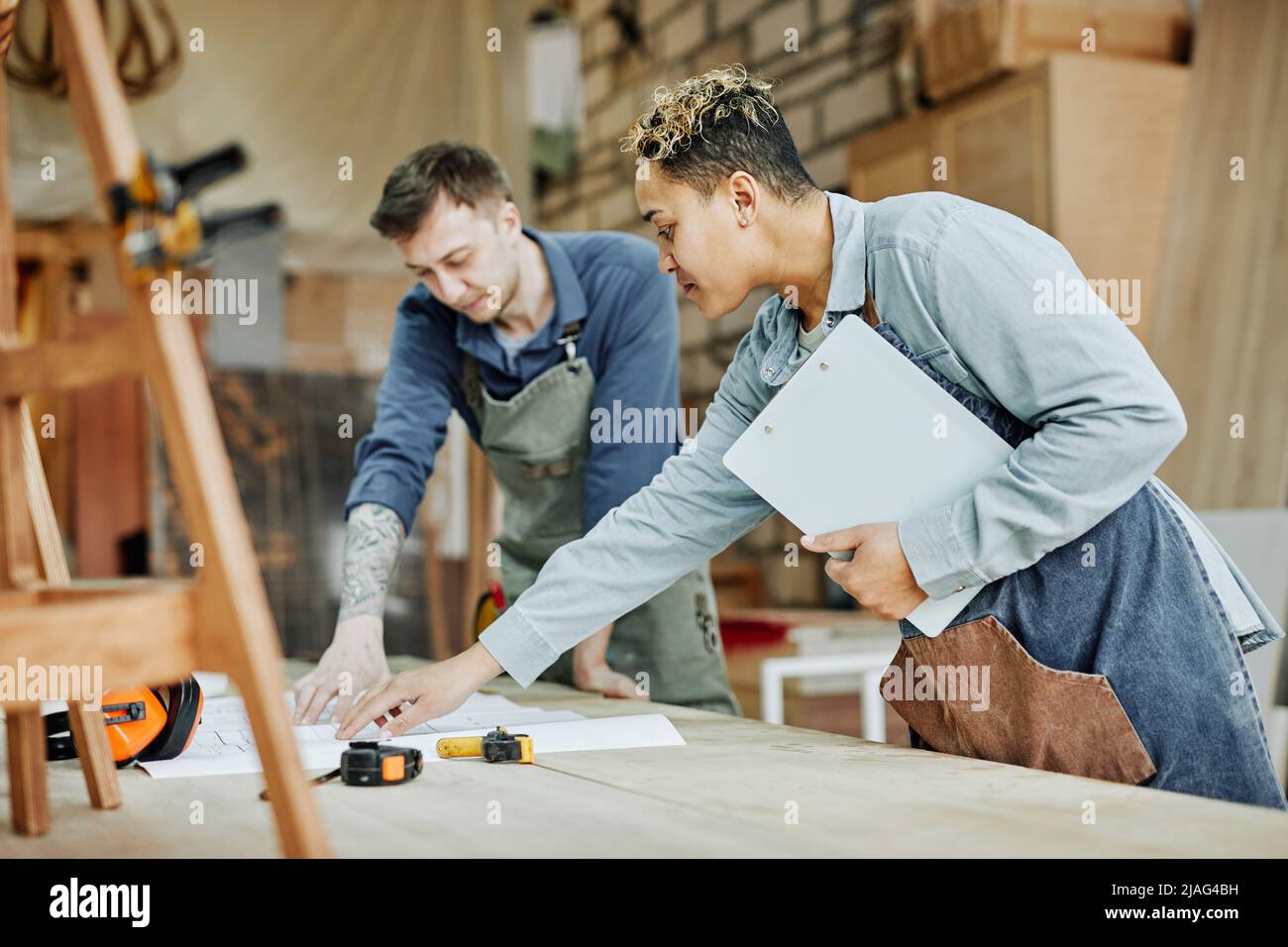 Woman man teamwork carpentry shop hi-res stock photography and images ...