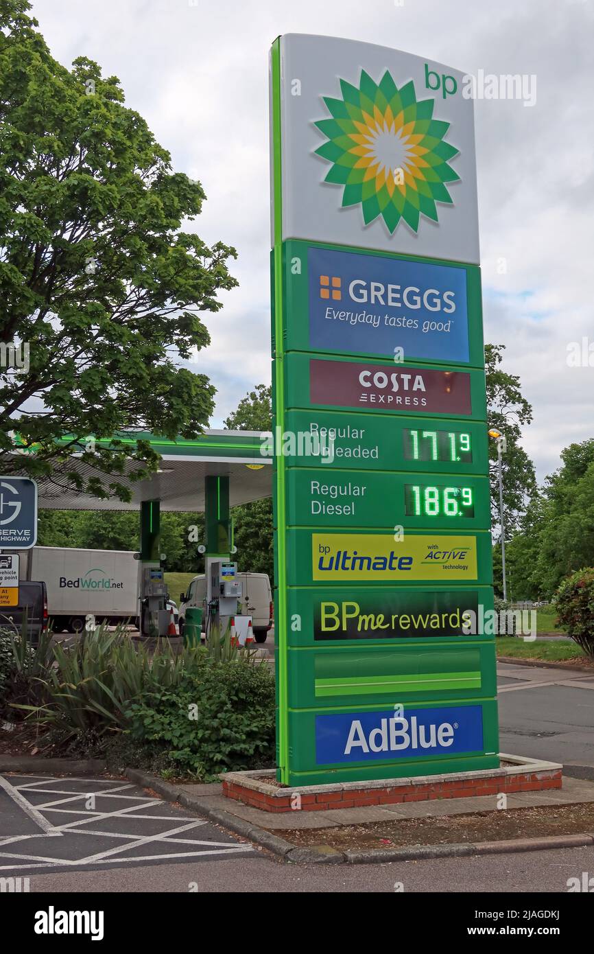 Frankley Services M5 northbound, BP service station petrol prices, diesel prices, after record profits reported, with Greggs, Adblue - Windfall Tax ? Stock Photo