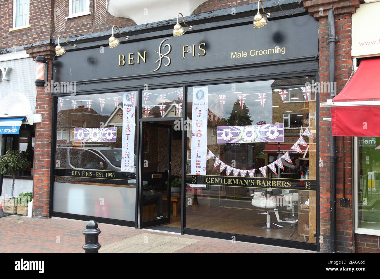 Barbers shop queen hires stock photography and images Alamy
