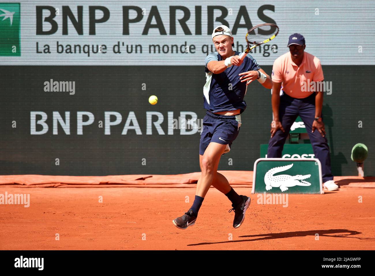 PARIS, IF - 30.05.2022: ROLAND GARROS 2022 - Holger Rune (DNK) during ...